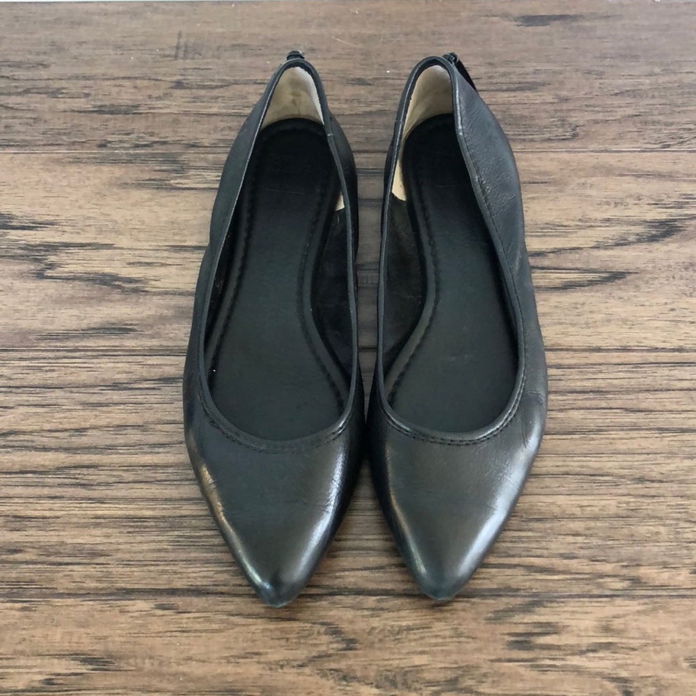 Frye Regina flats in black leather.